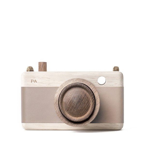 Fanny And Alexander Wooden Zoom Camera – Cat's Paw Pink