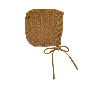 Hvid Knitted Bonnet Dolly - Mustard