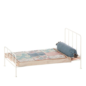Maileg Vintage Metal Bed Medium – Off White
