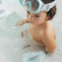 Oli & Carol Water Shark