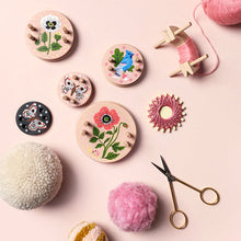 Pom Maker x Oana Befort – Medium Pink